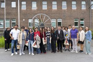 Schülerbesuch aus Kuşadası am Stadthaus 1. Foto: Stadt Marl / Pressestelle.