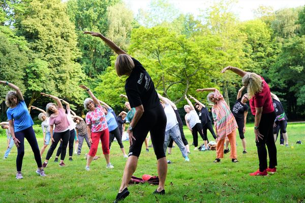 Marlerinnen und Marler probierten im Gänsebrink Qi Gong aus. Fotos: Stadt Marl / Pressestelle.