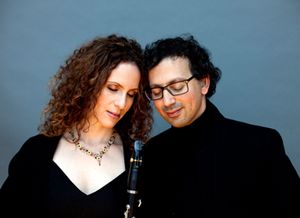 Im Rahmen der Konzertreihe „The Jewish Touch“ gastiert das israelische Duo Brillaner zusammen mit dem Cellisten Konstantin Heidrich am 25. November im Marler Theater. Foto: (c) Felix Broede