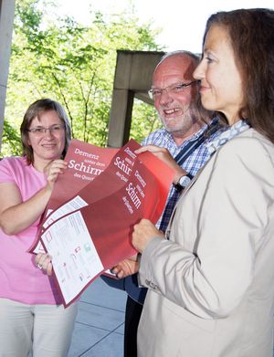 Haben jetzt gemeinsam das Projekt "Demenz unter dem Schirm des Quartiers" vorgestellt: Andrea Wolf (v. l.), Wolfgang Wessels vom Demenzservicezentrum Ruhr in Bochum und die erste Beigeordnete der Stadt Marl, Dr. Barbara Duka.