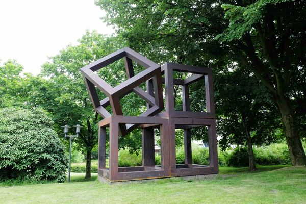 Nun steht das Kunstwerk nach der Restaurierung wieder an seinem angestammten Platz am City-See in Marl.