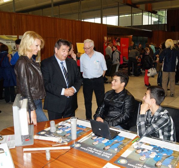 Als großen Erfolg bezeichnete Bürgermeister Werner Arndt nach einem ausgiebigen Rundgang die „Jobmesse für junge Leute"