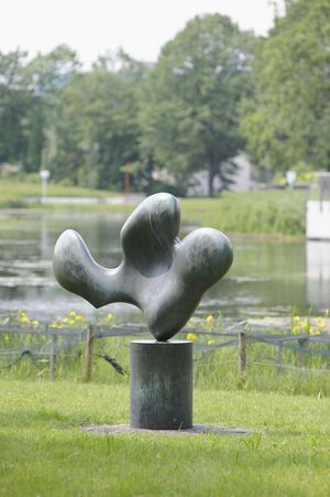 "Das ruhende Blatt" von Hans Arp