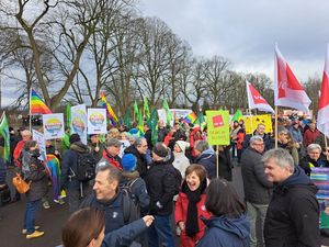 Rund 2.000 Teilnehmende zog es am Samstagmorgen zur DGB-Kundgebung an die Gräwenkolkstraß;e nach Marl. Foto: Stadt Marl / R. Deinl