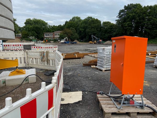 Auch in den Sommerferien wird fleiß;ig am Neubau gearbeitet. Foto: Stadt Marl / Pressestelle