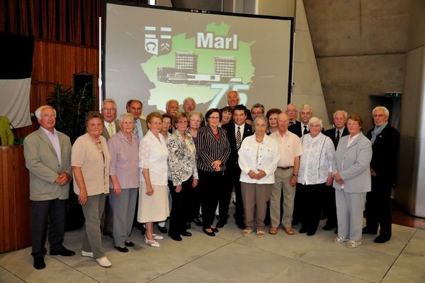 Gruppenfoto: Altersjubilare mit Bürgermeister Werner Arndt
