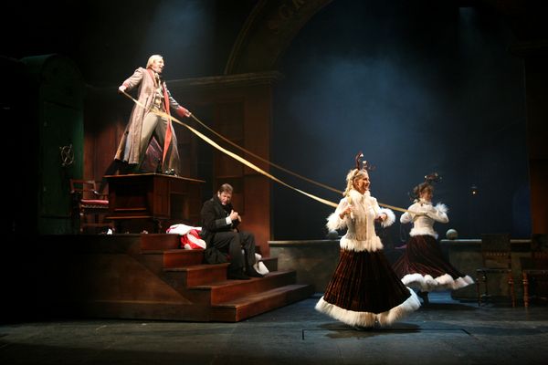 Ein spannendes Musical voller prägnanter Bilder: A Christmas Carol - Eine Weihnachtsgeschichte.