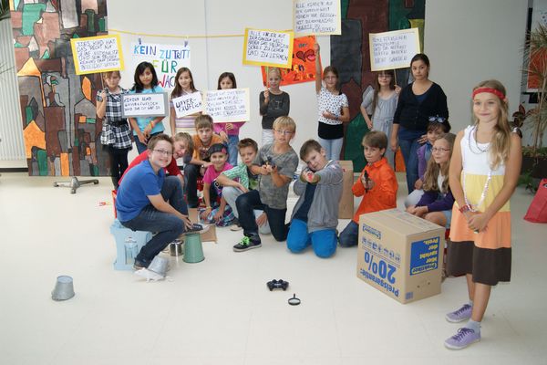 Zum Weltkindertag bringen Grundschüler der Martin-Buber-Schule ein spannendes Theaterstück auf die Bühne