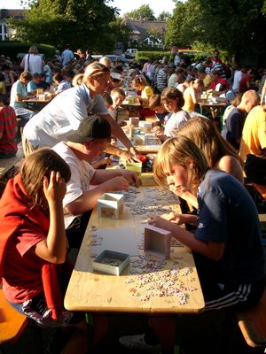 99 Puzzle-Fans können beim Stadtfest den Weltrekord im Schnellpuzzeln knacken