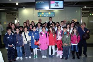 Ankunft des Kinderchores Kusadasi am Flughafen Düsseldorf