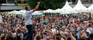 Schlagerstar Olaf Henning heizte dem Publikum kräftig ein