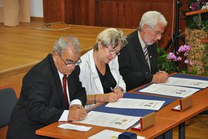 Urkundenunterzeichnung