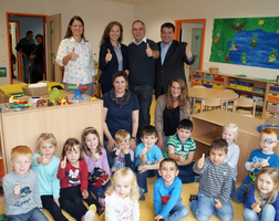 Gruppenbild: Stadt eröffnet neue Kita „Blauland“